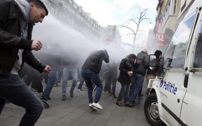 Bruxelles, scontri tra neonazisti e polizia. Poi la tensione rientra