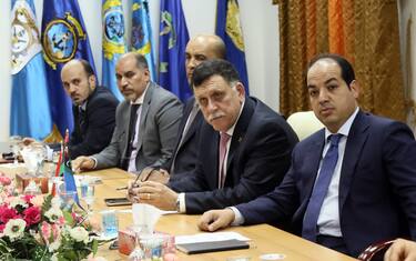 Libia, media: il premier “ribelle” lascia Tripoli