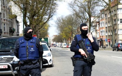 Bruxelles, accoltellati due poliziotti. La procura: ipotesi terrorismo