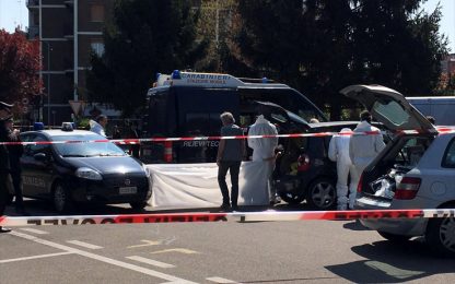 Donna trovata morta in auto nel milanese: è stata strangolata