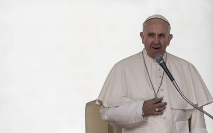 Papa Francesco: "Sarò a Lesbo per solidarietà ai profughi e ai greci"