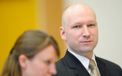 Strage Utoya, Corte Norvegia: violati i diritti umani di Breivik 