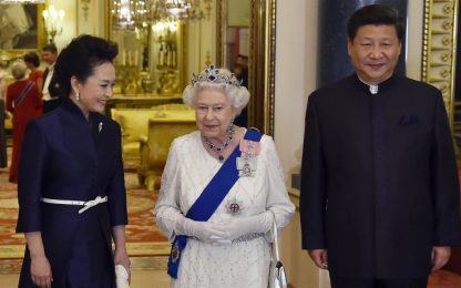 Gb, fuorionda della Regina: "Cinesi molto maleducati". VIDEO