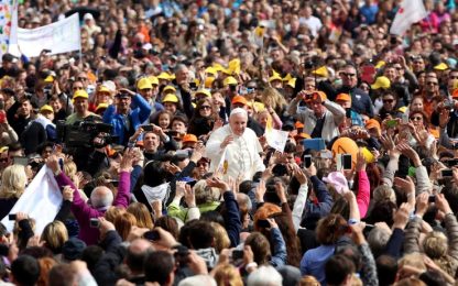 Papa Francesco apre al diaconato femminile: "E' un'opportunità"