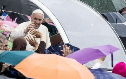 Papa Francesco: "Troppi amano i loro animali ma ignorano i vicini"