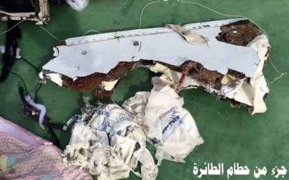 Egyptair, smentito il ritrovamento delle scatole nere