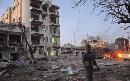 Somalia, attacco a un hotel di Mogadiscio: morti e feriti