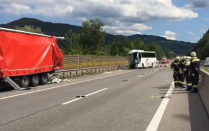 Austria, incidente stradale: oltre 30 italiani feriti. Alcuni gravi