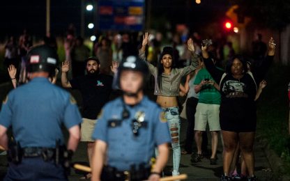 Usa, scontri tra manifestanti e polizia: decine di arresti