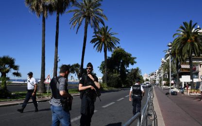 Strage a Nizza, donna partorisce in spiaggia durante l'attacco