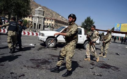 Strage durante un corteo a Kabul: decine di morti. L’Isis rivendica