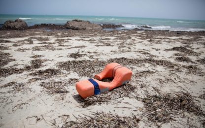 Migranti, due naufragi al largo della Libia: 239 dispersi