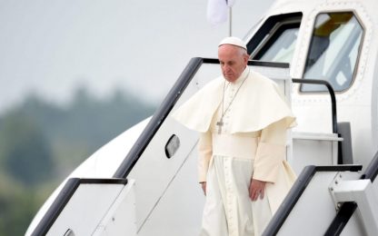 Il Papa: "Accompagnare omosessuali come farebbe Gesù"
