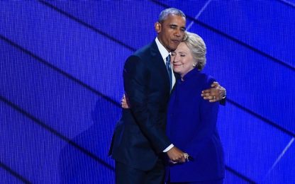 Obama abbraccia Hillary: "E' lei la più qualificata"