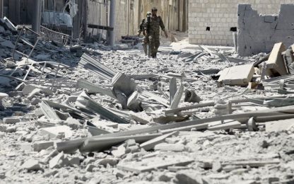 Siria, Isis in fuga da Manbij con "duemila civili come scudi umani"