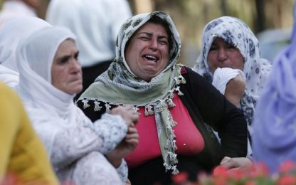 Turchia, kamikaze adolescente a una festa di matrimonio: 51 morti
