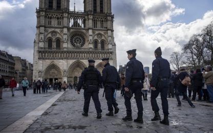 Parigi, auto con bombole di gas trovata a Notre Dame