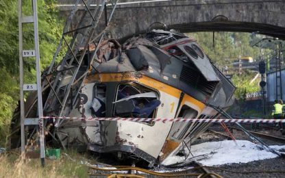 Spagna, deraglia treno in Galizia: quattro vittime e diversi feriti