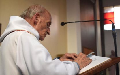 Il Papa ricorda padre Jacques, ucciso a Rouen: "E' martire e beato"