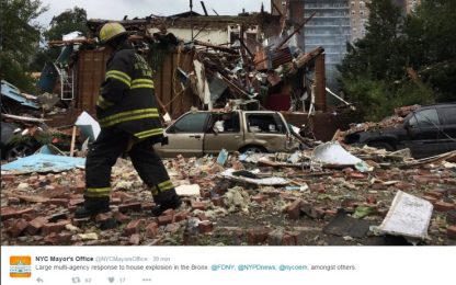 New York, esplode palazzina nel Bronx: un morto e almeno 7 feriti