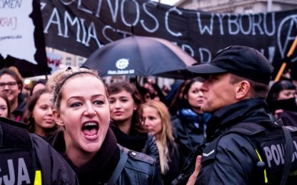 Polonia, il parlamento respinge la legge anti-aborto