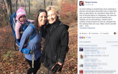 Dopo la sconfitta Hillary passeggia nei boschi. La foto su Facebook