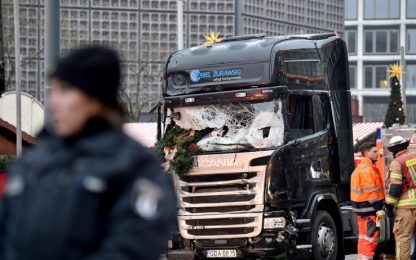 Berlino, "Amri sparò all'autista del tir ore prima dell'attentato"