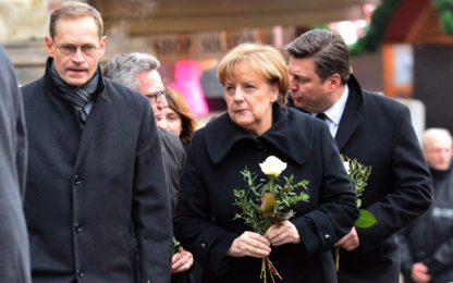 Berlino, Merkel: atto barbaro, non vogliamo vivere nella paura