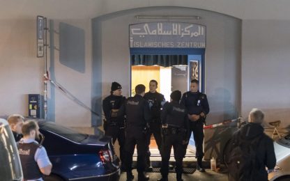 Zurigo, spara in moschea poi fugge: tre feriti