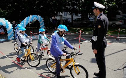 Francia, casco obbligatorio in bici per i minori di 12 anni