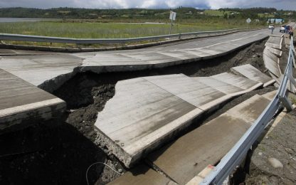 Sisma di magnitudo 7.6 in Cile, revocato l'allarme tsunami