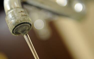 Tariffe: a Milano l'acqua costa meno