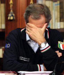 Berlusconi respinge le dimissioni di Bertolaso