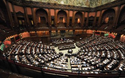 Mercato o trattative? Il governo Berlusconi cerca voti