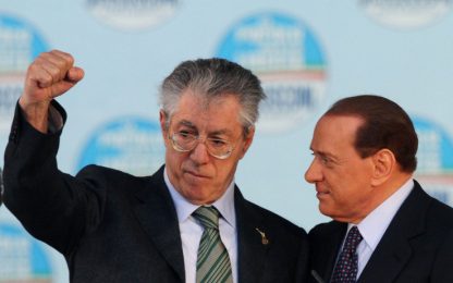 Scontro Berlusconi-Fini, Bossi minaccia lo strappo