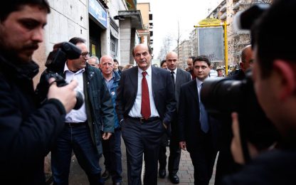 Bersani attacca Berlusconi: "Da lui solo comizi e decreti"