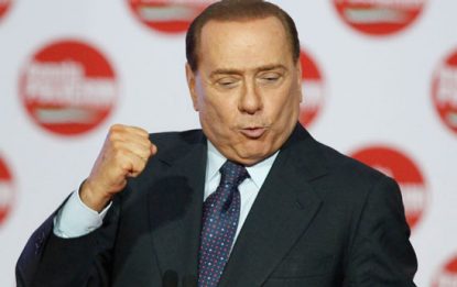 Berlusconi va su Facebook, ed è subito polemica