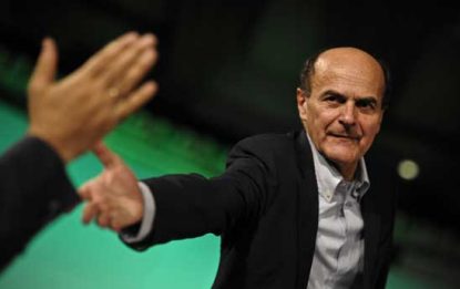Bersani: "Pd con Monti fino alla fine". E lancia le primarie