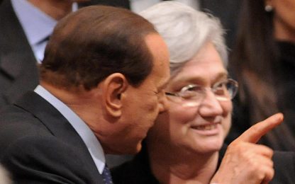Berlusconi: "Belle e laureate, non come la Bindi"