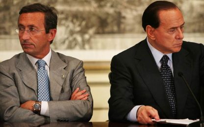 Fini, Berlusconi: non farò patti. Bossi: "Così non dura"