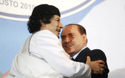 Berlusconi vola in Libia. Gheddafi: "Solo l'Italia ci aiuta"