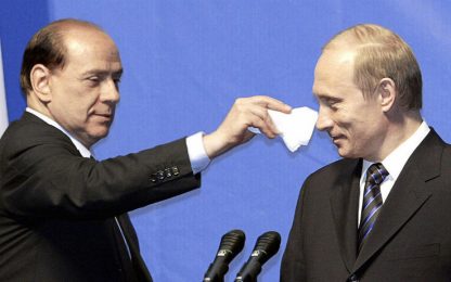 Putin difende l’amico Silvio: “Non pensa solo alle ragazze”