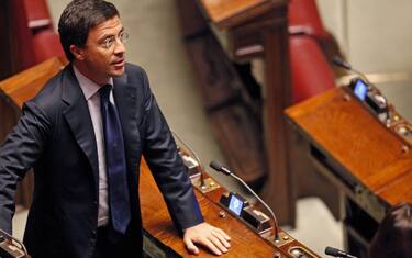 Bocchino: "Sì a un governo con l'opposizione"