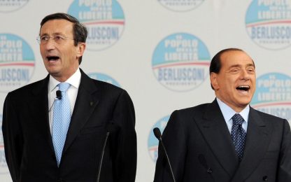 Sfiducia, Berlusconi attacca. Fini: "Il governo non c’è più"