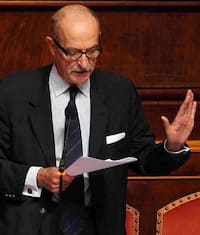 Senatore lascia Fli, rischio scioglimento per il gruppo