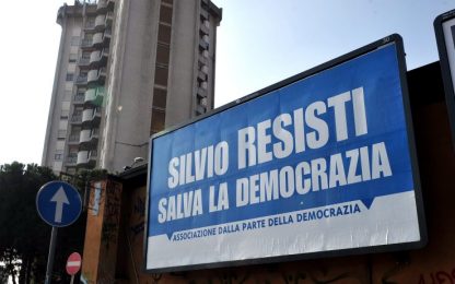 "Silvio resisti": a Milano i manifesti "anonimi" del Pdl
