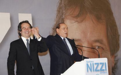 Berlusconi: "Niente scandalo sottosegretari in più". VIDEO
