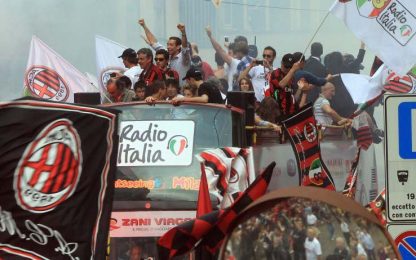 Elezioni, anche Lassini sul bus del Milan in festa