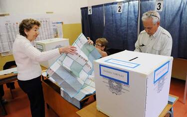 seggio_elettorale_milano_15_maggio_2011_01