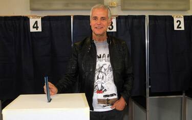 roberto_formigoni_primo_turno_ansa_02
